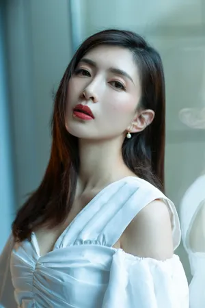 江疏影纯白优雅浪漫写真图片_5