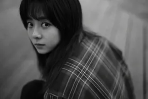 谭松韵黑白光影写真图片_1