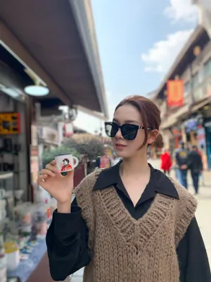 陈瑶唯美悠闲街拍照图片_4