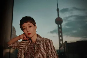 马伊琍千鸟格西装干练性感图片_3