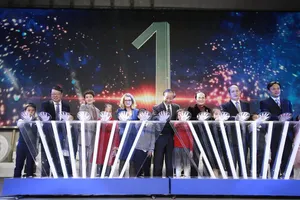 马伊琍千鸟格西装干练性感图片_5