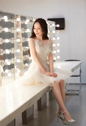 娄艺潇优雅唯美写真图片