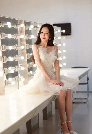 娄艺潇优雅唯美写真图片_11