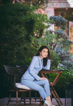 黄圣依优雅干练写真图片_2