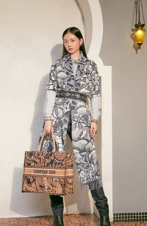 孙伊涵时尚精致写真图片_1