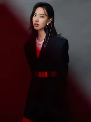 孙嘉灵黑色西装率性性感写真_3