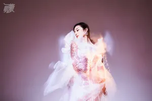李兰迪暗夜礼服造型写真图片