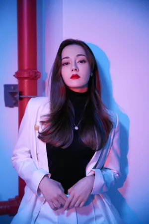 迪丽热巴白西装酷美写真图片_8