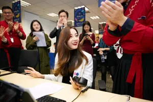 迪丽热巴干练酷美活动图片_4