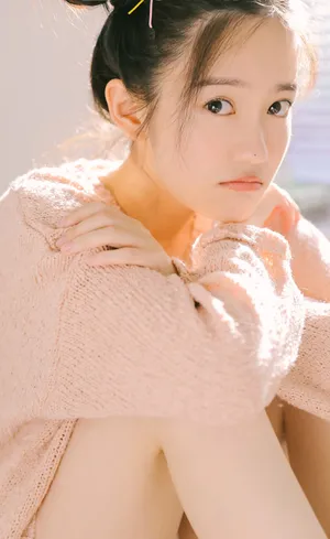 汤梦佳俏皮可爱居家写真图片