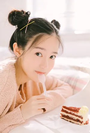 汤梦佳俏皮可爱居家写真图片_4