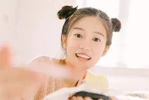 汤梦佳俏皮可爱居家写真图片_8