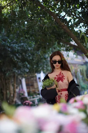 陈瑶金发优雅写真图片