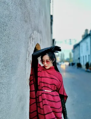 汤晶媚红裙优雅靓丽街拍图片_1