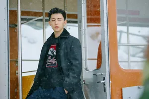 邓伦雪中酷黑造型写真图片_5