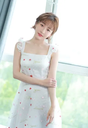 贡米甜美性感写真图片
