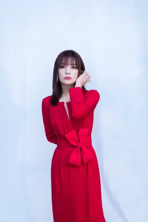 赵薇优雅红裙性感图片_4