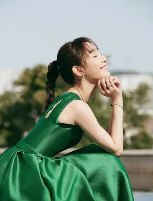 白百何复古长裙性感写真图片_5