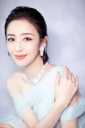佟丽娅纱裙优雅大方写真图片_3
