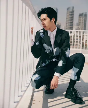井柏然刺绣西服帅气图片_5