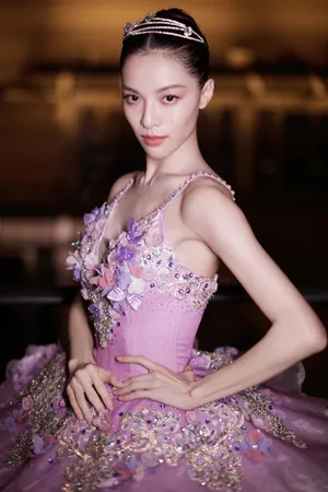 钟楚曦芭蕾裙优雅写真图片