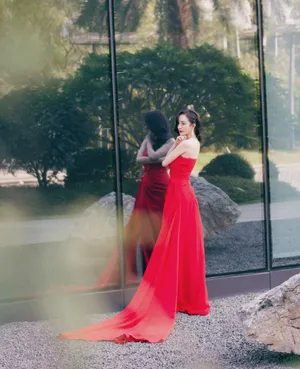 杨幂薄纱红裙性感写真图片_2