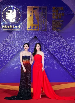 杨幂薄纱红裙性感写真图片_7