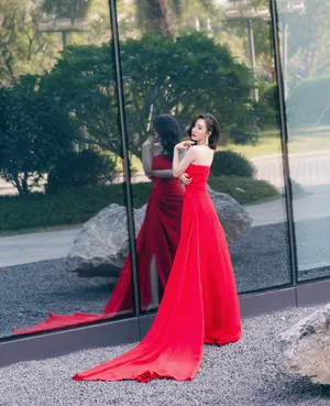 杨幂薄纱红裙性感写真图片_9