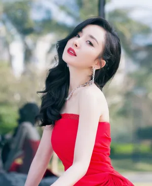 杨幂薄纱红裙性感写真图片_11