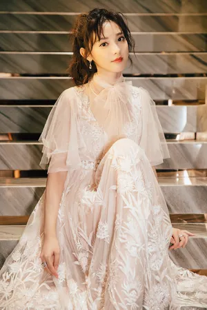 彭小苒粉色甜美长裙性感图片_2