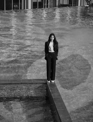 欧阳娜娜简约干练写真图片