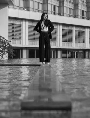 欧阳娜娜简约干练写真图片