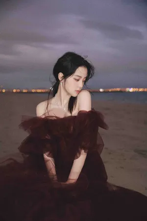 欧阳娜娜薄纱礼裙优雅写真图片_5