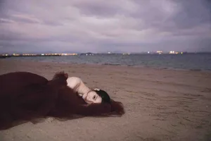 欧阳娜娜薄纱礼裙优雅写真图片_7