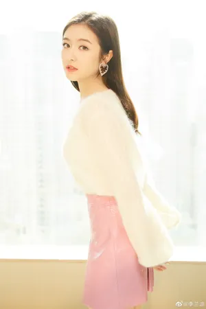 李兰迪超短裙甜美写真图片