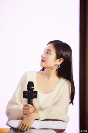李兰迪超短裙甜美写真图片_5