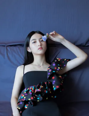 张子枫大方时尚写真图片_4