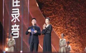 梁静黑色长裙迷人性感图片_3