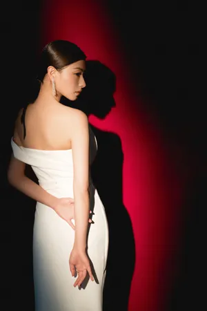 万茜清雅纯白性感写真图片_5