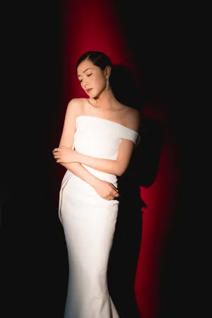 万茜清雅纯白性感写真图片_6