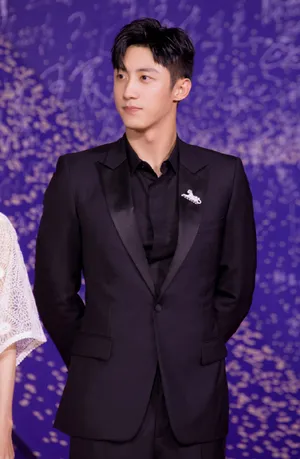 黄景瑜黑色礼服西装帅气图片_7