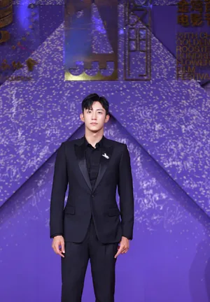 黄景瑜黑色礼服西装帅气图片_8