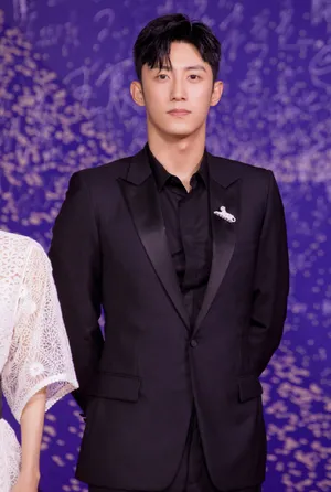 黄景瑜黑色礼服西装帅气图片_9