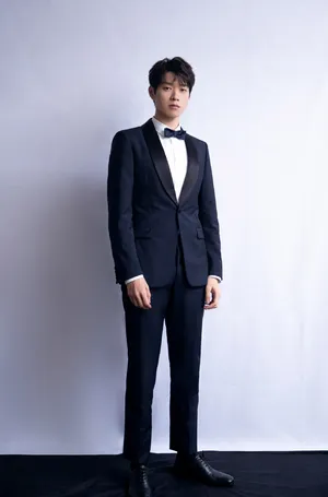 魏大勋斯文帅气西装写真图片_5