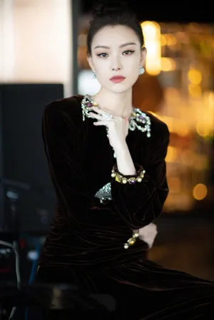 倪妮复古高贵气质写真图片_10