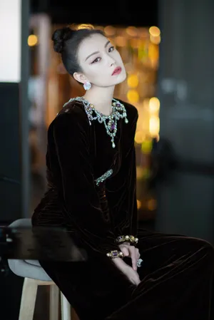 倪妮复古高贵气质写真图片_11