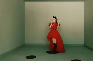 李沁时尚前卫杂志写真大片_2