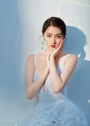 关晓彤性感深v礼服写真图片_2