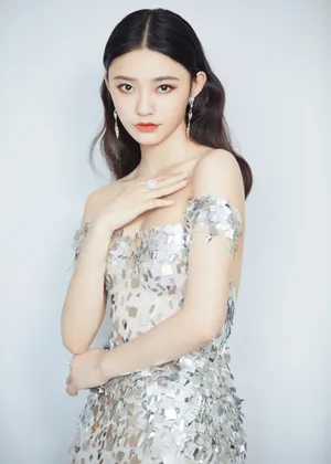 林允抹胸纱裙优雅气质写真图片