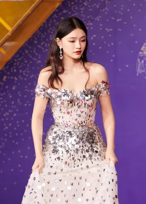 林允抹胸纱裙优雅气质写真图片_3